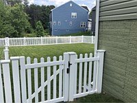 <b>4 foot high Contemporary Straight Top Vinyl Picket Fence with Gate</b>